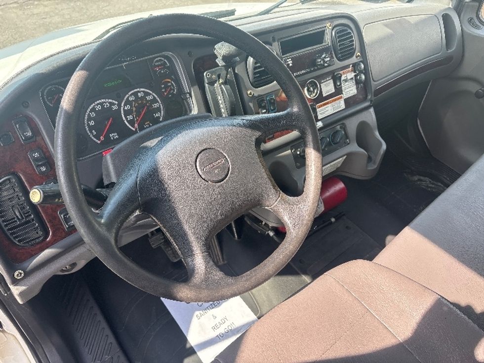 Medium Duty Box Truck-Light and Medium Duty Trucks-Freightliner-2019-M2-Ottawa-ON-310,266\n\t\tkm-$ 61,750 - Image 17