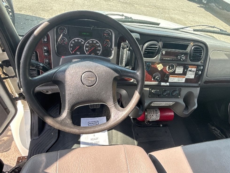 Medium Duty Box Truck-Light and Medium Duty Trucks-Freightliner-2019-M2-Ottawa-ON-310,266\n\t\tkm-$ 61,750 - Image 18