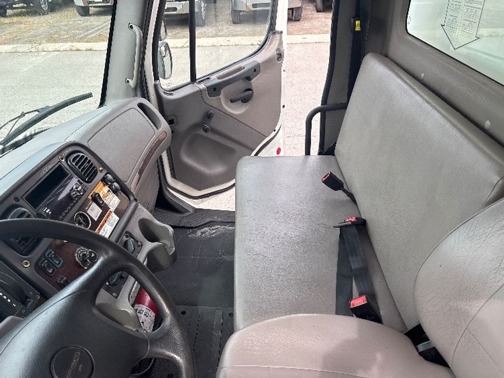 Medium Duty Box Truck-Light and Medium Duty Trucks-Freightliner-2019-M2-Ottawa-ON-310,266\n\t\tkm-$ 61,750 - Image 19