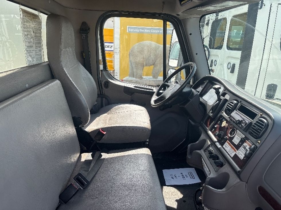 Medium Duty Box Truck-Light and Medium Duty Trucks-Freightliner-2019-M2-Ottawa-ON-310,266\n\t\tkm-$ 61,750 - Image 22