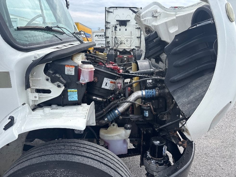 Medium Duty Box Truck-Light and Medium Duty Trucks-Freightliner-2019-M2-Ottawa-ON-310,266\n\t\tkm-$ 61,750 - Image 23