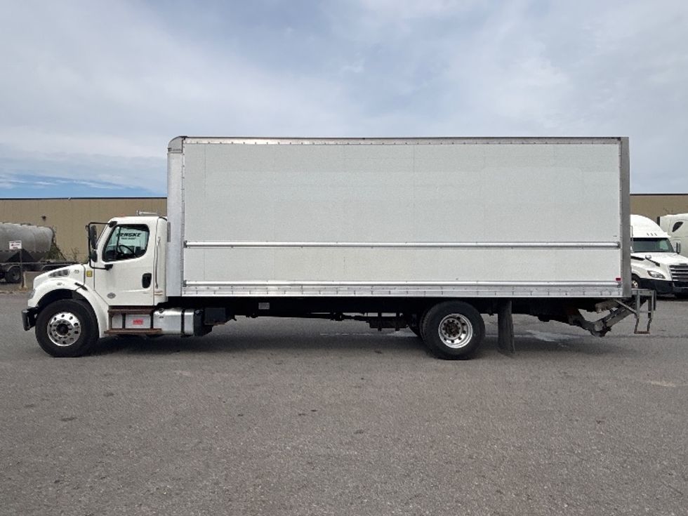 Medium Duty Box Truck-Light and Medium Duty Trucks-Freightliner-2019-M2-Ottawa-ON-310,266\n\t\tkm-$ 61,750 - Image 4