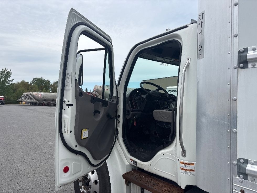 Medium Duty Box Truck-Light and Medium Duty Trucks-Freightliner-2019-M2-Ottawa-ON-344,578\n\t\tkm-$ 57,500 - Image 16