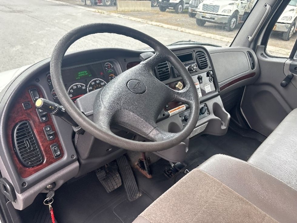 Medium Duty Box Truck-Light and Medium Duty Trucks-Freightliner-2019-M2-Ottawa-ON-344,578\n\t\tkm-$ 57,500 - Image 17
