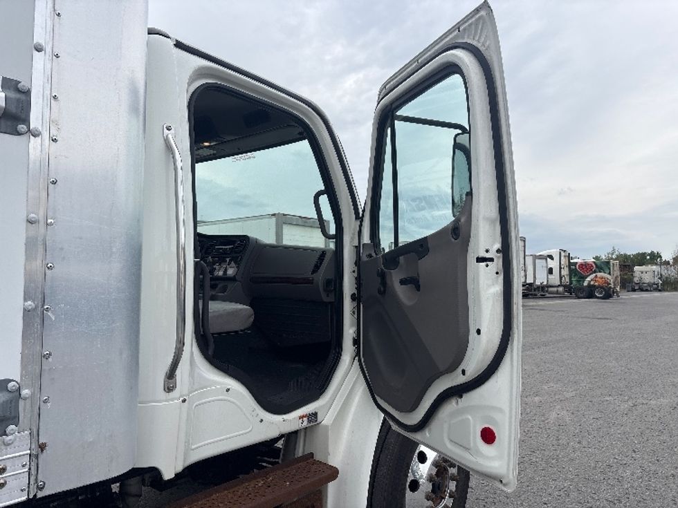 Medium Duty Box Truck-Light and Medium Duty Trucks-Freightliner-2019-M2-Ottawa-ON-344,578\n\t\tkm-$ 57,500 - Image 20