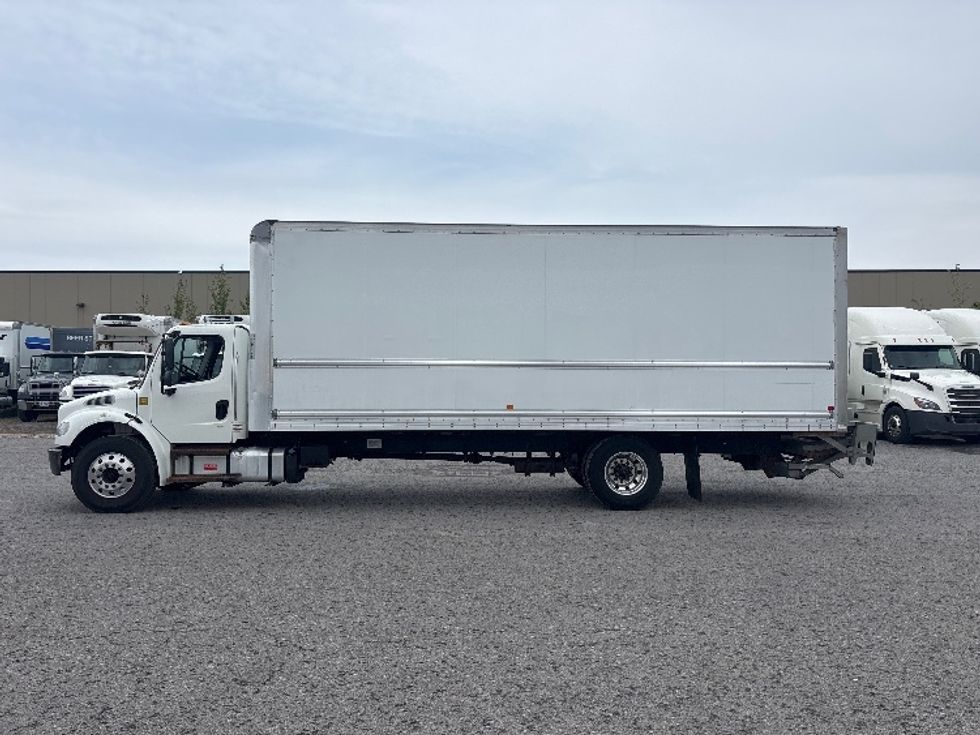 Medium Duty Box Truck-Light and Medium Duty Trucks-Freightliner-2019-M2-Ottawa-ON-344,578\n\t\tkm-$ 57,500 - Image 4