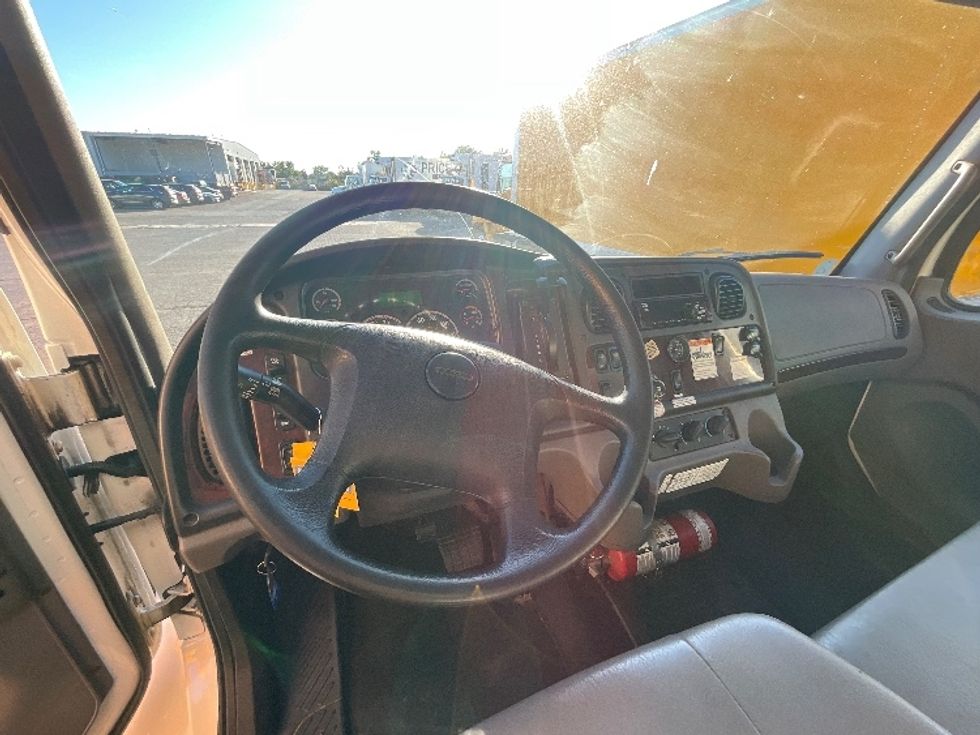 Medium Duty Box Truck-Light and Medium Duty Trucks-Freightliner-2019-M2-Ottawa-ON-388,781\n\t\tkm-$ 52,000 - Image 17