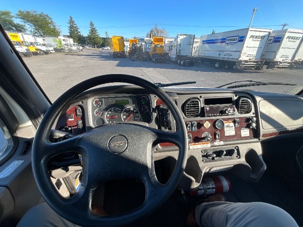 Medium Duty Box Truck-Light and Medium Duty Trucks-Freightliner-2019-M2-Ottawa-ON-388,781\n\t\tkm-$ 52,000 - Image 18