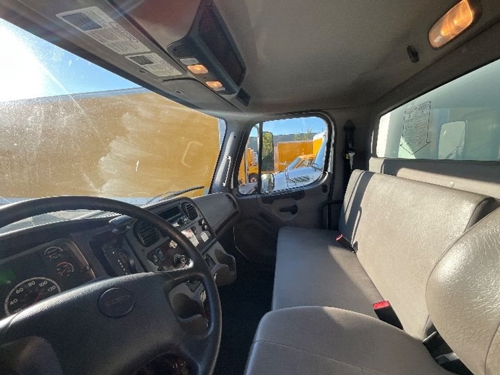 Medium Duty Box Truck-Light and Medium Duty Trucks-Freightliner-2019-M2-Ottawa-ON-388,781\n\t\tkm-$ 52,000 - Image 19