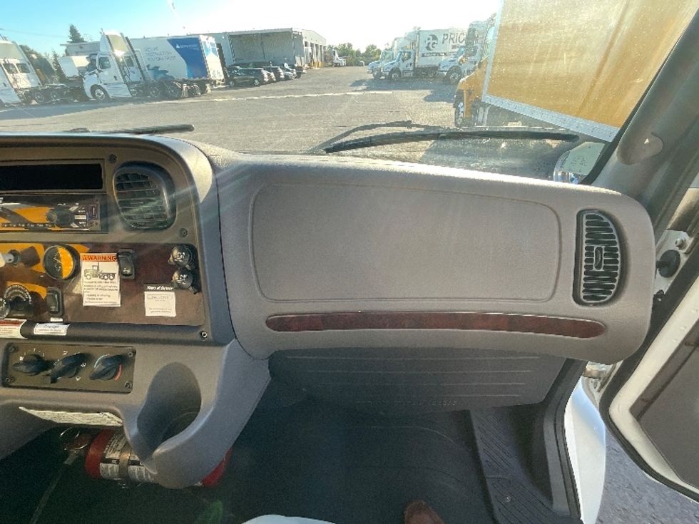 Medium Duty Box Truck-Light and Medium Duty Trucks-Freightliner-2019-M2-Ottawa-ON-388,781\n\t\tkm-$ 52,000 - Image 21