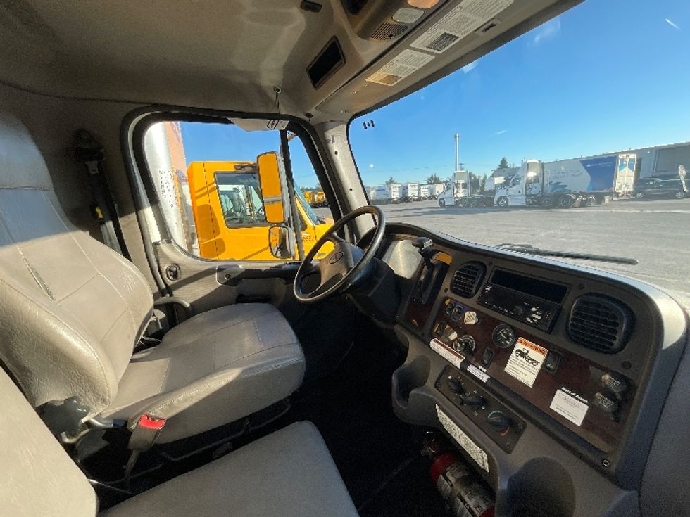 Medium Duty Box Truck-Light and Medium Duty Trucks-Freightliner-2019-M2-Ottawa-ON-388,781\n\t\tkm-$ 52,000 - Image 22