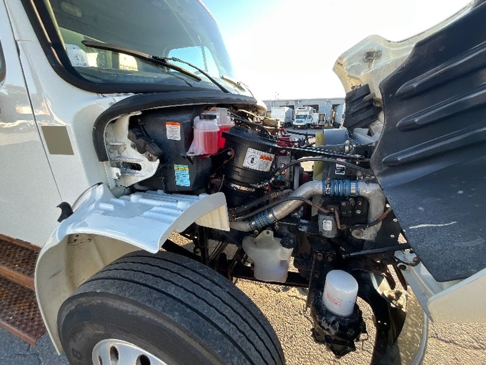 Medium Duty Box Truck-Light and Medium Duty Trucks-Freightliner-2019-M2-Ottawa-ON-388,781\n\t\tkm-$ 52,000 - Image 23