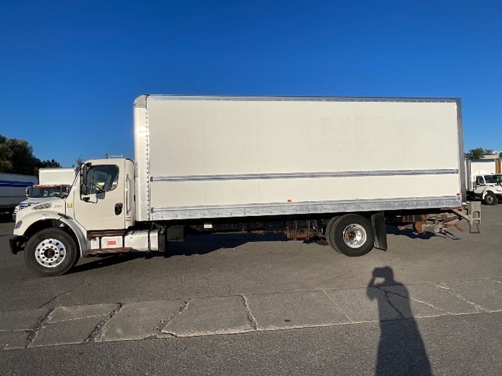 Medium Duty Box Truck-Light and Medium Duty Trucks-Freightliner-2019-M2-Ottawa-ON-388,781\n\t\tkm-$ 52,000 - Image 4