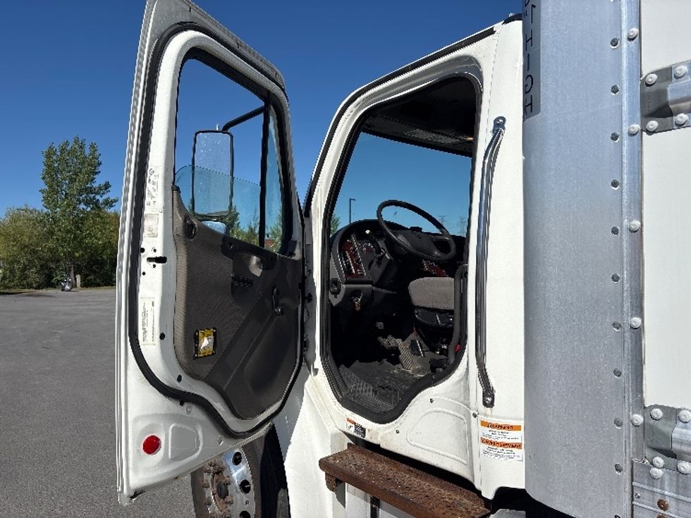Medium Duty Box Truck-Light and Medium Duty Trucks-Freightliner-2019-M2-Ottawa-ON-482,787\n\t\tkm-$ 36,000 - Image 16