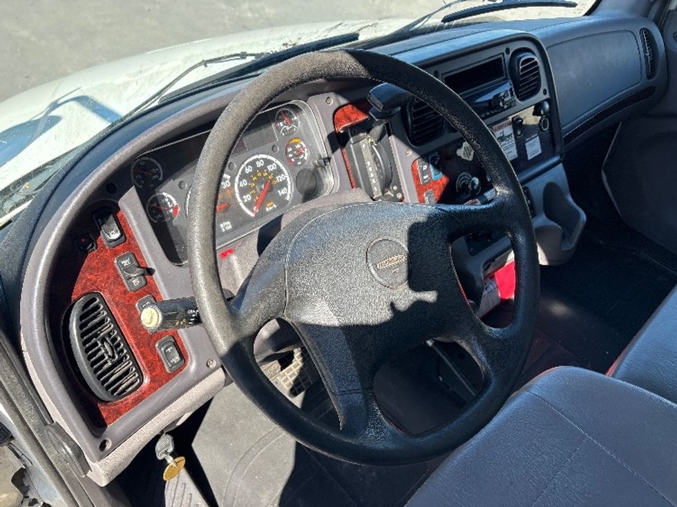 Medium Duty Box Truck-Light and Medium Duty Trucks-Freightliner-2019-M2-Ottawa-ON-482,787\n\t\tkm-$ 36,000 - Image 17