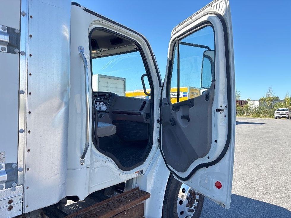 Medium Duty Box Truck-Light and Medium Duty Trucks-Freightliner-2019-M2-Ottawa-ON-482,787\n\t\tkm-$ 36,000 - Image 20