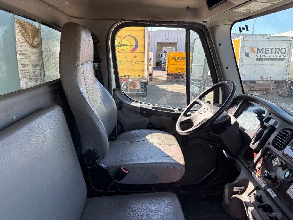 Medium Duty Box Truck-Light and Medium Duty Trucks-Freightliner-2019-M2-Ottawa-ON-482,787\n\t\tkm-$ 36,000 - Image 22