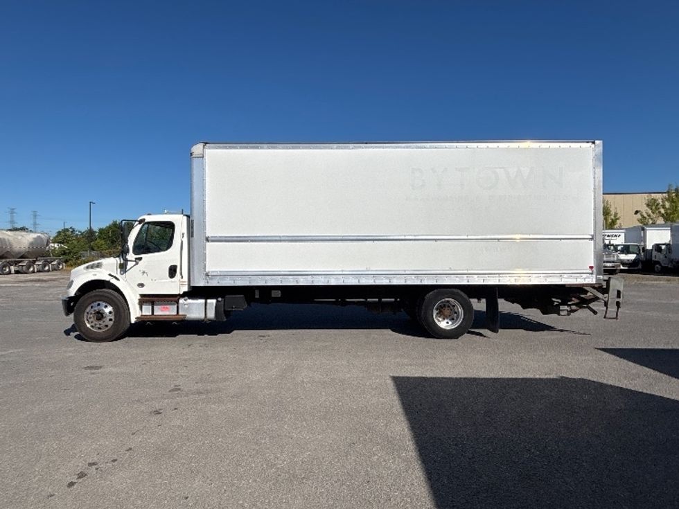 Medium Duty Box Truck-Light and Medium Duty Trucks-Freightliner-2019-M2-Ottawa-ON-482,787\n\t\tkm-$ 36,000 - Image 4