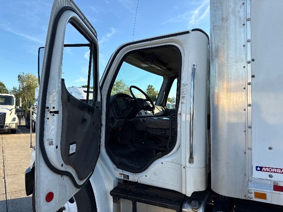 Medium Duty Box Truck-Light and Medium Duty Trucks-Freightliner-2019-M2-Parkersburg-WV-210,507\n\t\tmiles-$ 46,000 - Image 16