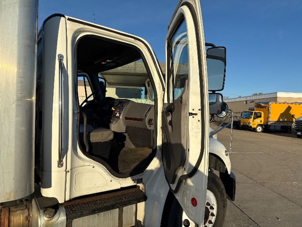 Medium Duty Box Truck-Light and Medium Duty Trucks-Freightliner-2019-M2-Parkersburg-WV-210,507\n\t\tmiles-$ 46,000 - Image 20
