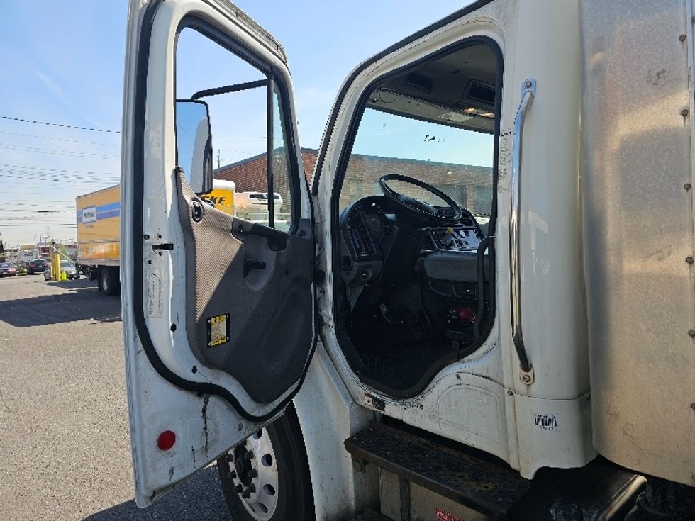Medium Duty Box Truck-Light and Medium Duty Trucks-Freightliner-2019-M2-Parsippany-NJ-228,710\n\t\tmiles-$ 38,250 - Image 16