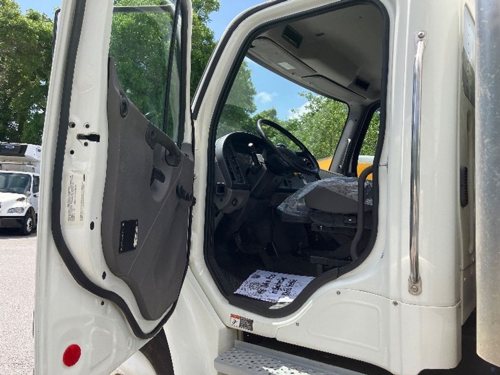 Medium Duty Box Truck-Light and Medium Duty Trucks-Freightliner-2019-M2-Pensacola-FL-103,489\n\t\tmiles-$ 54,750 - Image 16