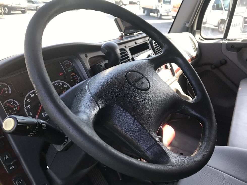 Medium Duty Box Truck-Light and Medium Duty Trucks-Freightliner-2019-M2-Pensacola-FL-145,611\n\t\tmiles-$ 53,000 - Image 17