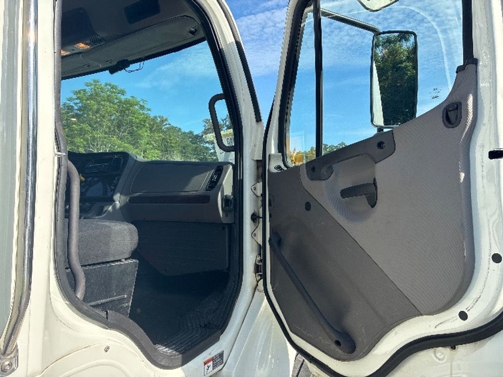 Medium Duty Box Truck-Light and Medium Duty Trucks-Freightliner-2019-M2-Pensacola-FL-192,720\n\t\tmiles-$ 49,750 - Image 20
