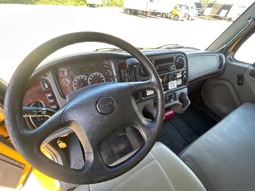 Medium Duty Box Truck-Light and Medium Duty Trucks-Freightliner-2019-M2-Pensacola-FL-198,433\n\t\tmiles-$ 49,000 - Image 18