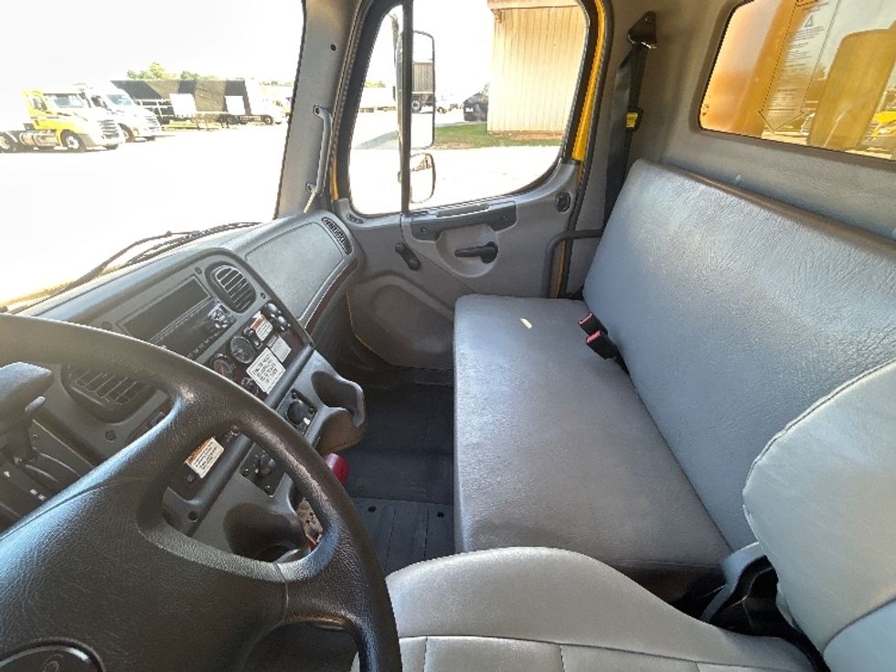 Medium Duty Box Truck-Light and Medium Duty Trucks-Freightliner-2019-M2-Pensacola-FL-198,433\n\t\tmiles-$ 49,000 - Image 19