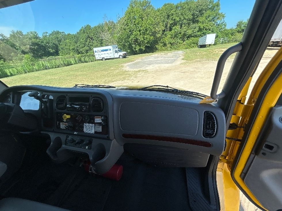 Medium Duty Box Truck-Light and Medium Duty Trucks-Freightliner-2019-M2-Pensacola-FL-198,433\n\t\tmiles-$ 49,000 - Image 21