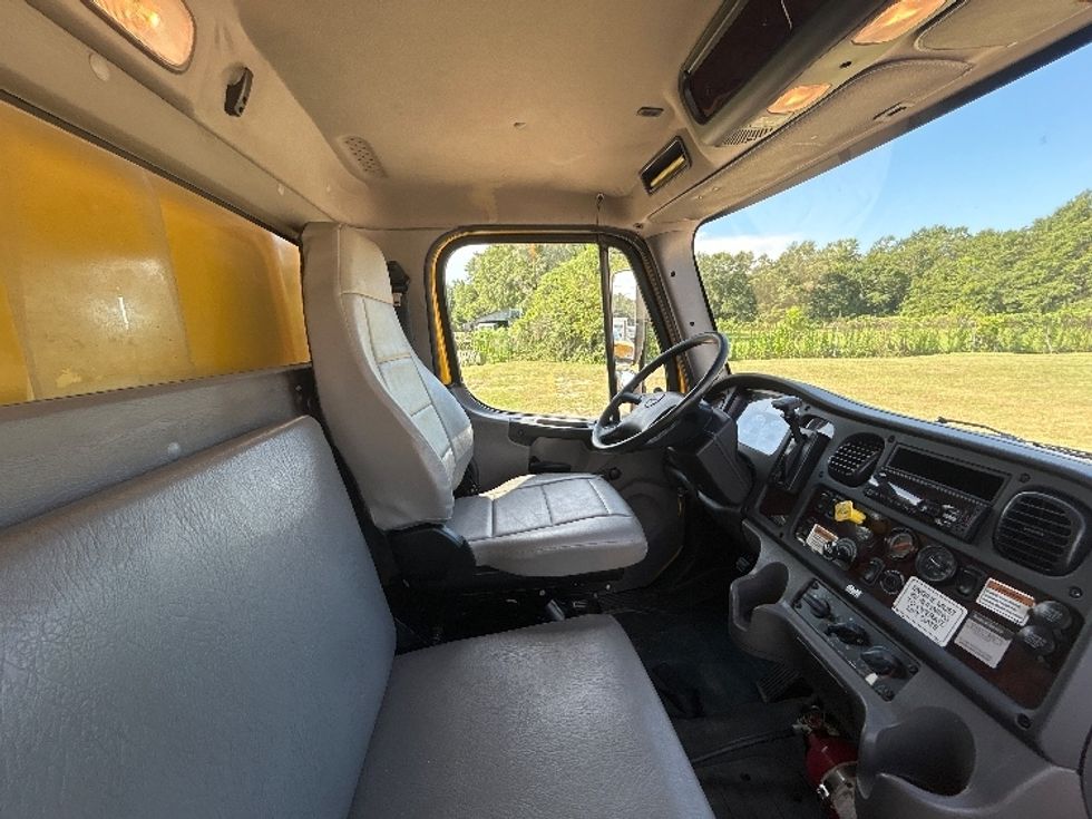 Medium Duty Box Truck-Light and Medium Duty Trucks-Freightliner-2019-M2-Pensacola-FL-198,433\n\t\tmiles-$ 49,000 - Image 22