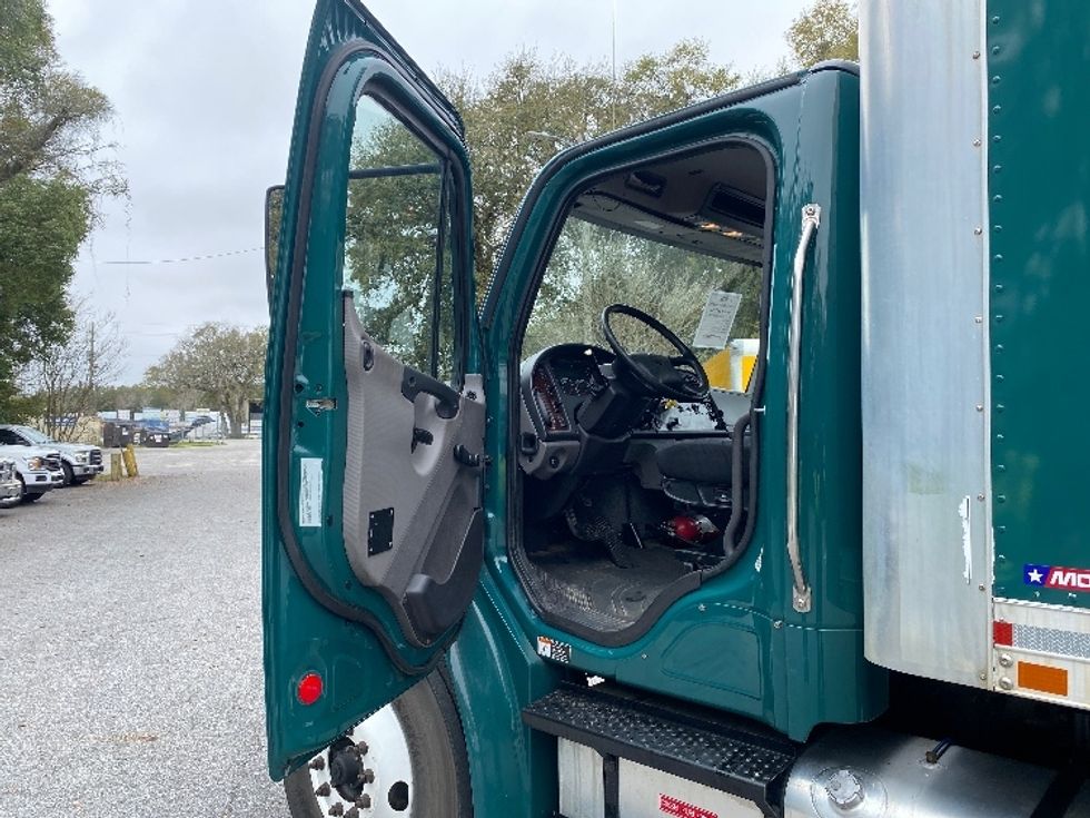 Medium Duty Box Truck-Light and Medium Duty Trucks-Freightliner-2019-M2-Pensacola-FL-205,265\n\t\tmiles-$ 38,500 - Image 16