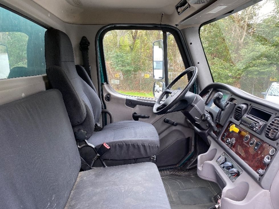 Medium Duty Box Truck-Light and Medium Duty Trucks-Freightliner-2019-M2-Pensacola-FL-205,265\n\t\tmiles-$ 38,500 - Image 22