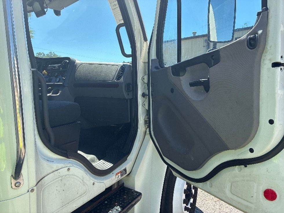 Medium Duty Box Truck-Light and Medium Duty Trucks-Freightliner-2019-M2-Pensacola-FL-282,573\n\t\tmiles-$ 13,000 - Image 15