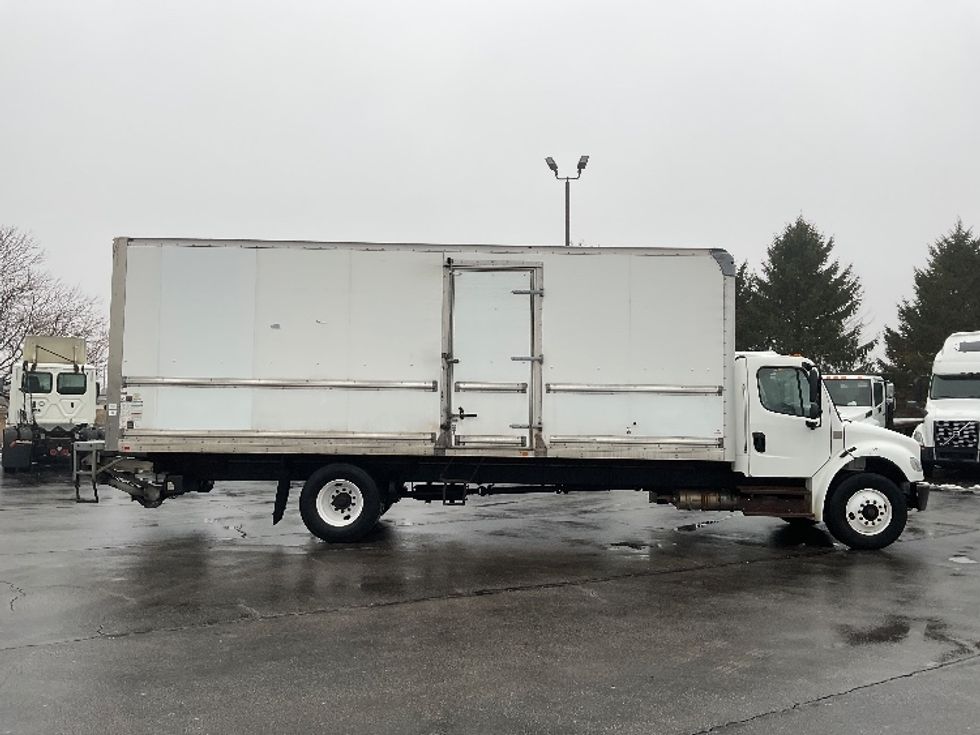Medium Duty Box Truck-Light and Medium Duty Trucks-Freightliner-2019-M2-Perrysburg-OH-267,038\n\t\tmiles-$ 37,000 - Image 12