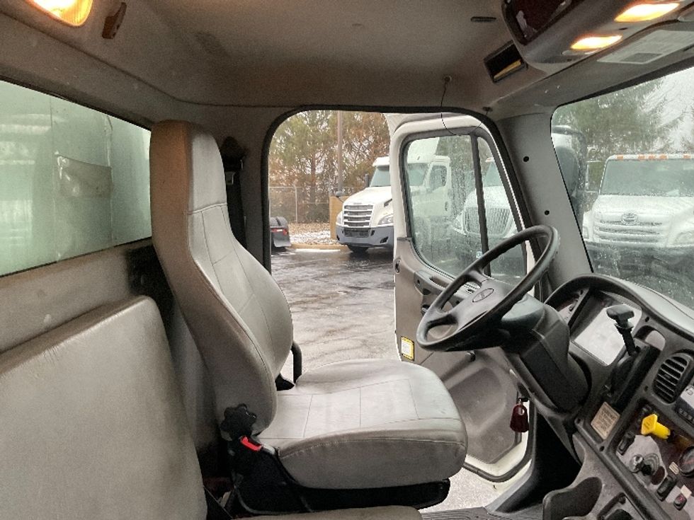 Medium Duty Box Truck-Light and Medium Duty Trucks-Freightliner-2019-M2-Perrysburg-OH-267,038\n\t\tmiles-$ 37,000 - Image 19