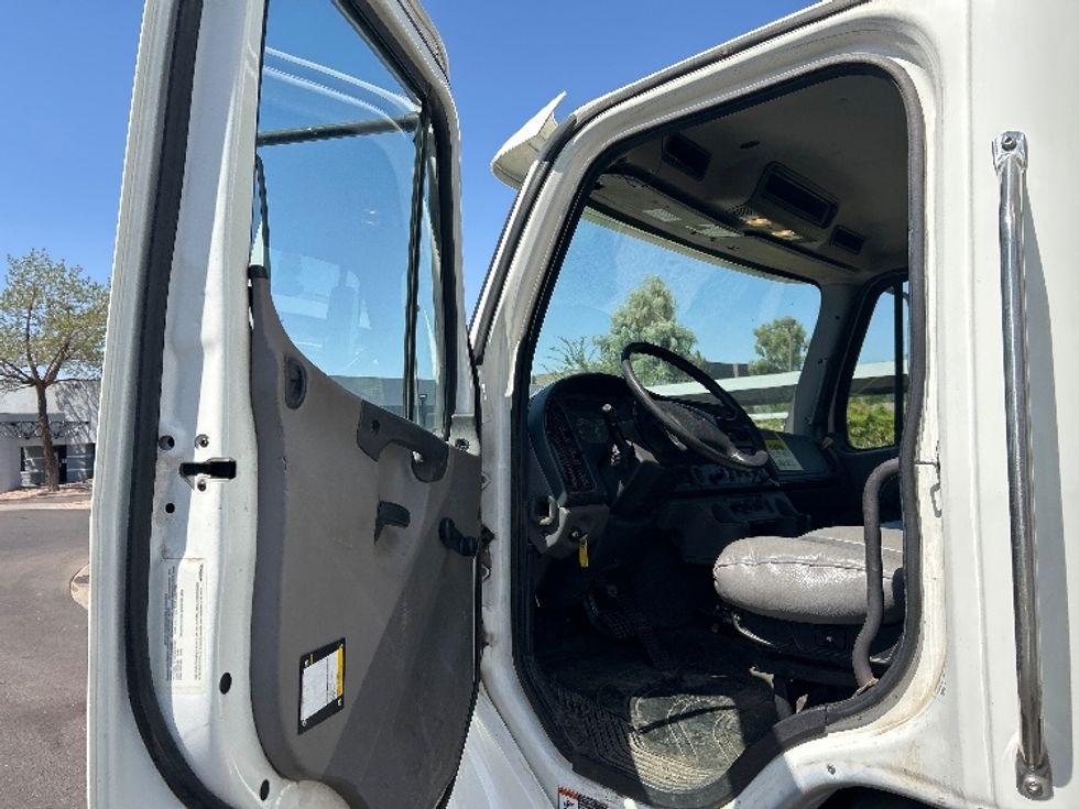 Medium Duty Box Truck-Light and Medium Duty Trucks-Freightliner-2019-M2-Phoenix-AZ-141,001\n\t\tmiles-$ 47,750 - Image 16