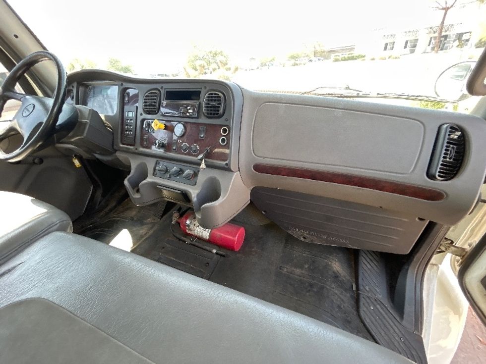 Medium Duty Box Truck-Light and Medium Duty Trucks-Freightliner-2019-M2-Phoenix-AZ-141,001\n\t\tmiles-$ 47,750 - Image 21