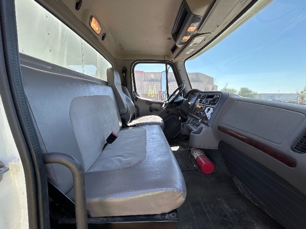 Medium Duty Box Truck-Light and Medium Duty Trucks-Freightliner-2019-M2-Phoenix-AZ-141,001\n\t\tmiles-$ 47,750 - Image 22
