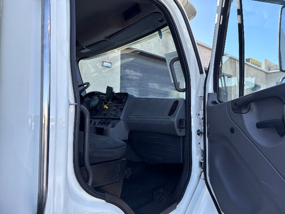 Medium Duty Box Truck-Light and Medium Duty Trucks-Freightliner-2019-M2-Phoenix-AZ-144,604\n\t\tmiles-$ 52,750 - Image 20