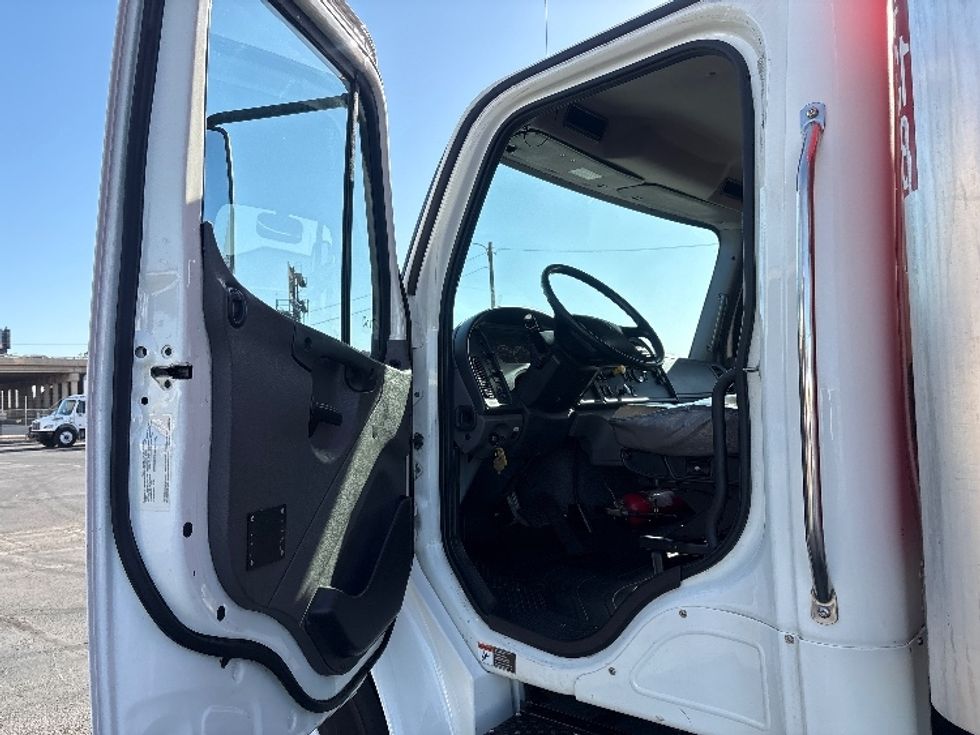 Medium Duty Box Truck-Light and Medium Duty Trucks-Freightliner-2019-M2-Phoenix-AZ-145,556\n\t\tmiles-$ 56,750 - Image 16