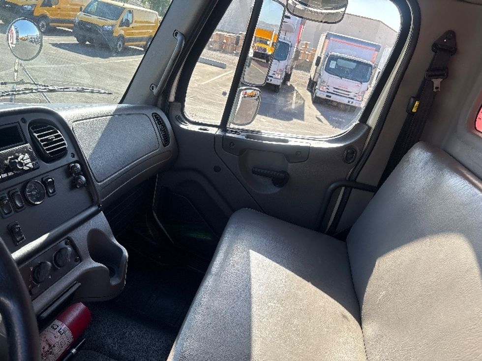 Medium Duty Box Truck-Light and Medium Duty Trucks-Freightliner-2019-M2-Phoenix-AZ-145,556\n\t\tmiles-$ 56,750 - Image 19