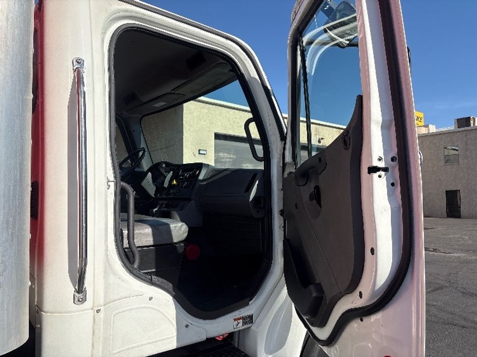 Medium Duty Box Truck-Light and Medium Duty Trucks-Freightliner-2019-M2-Phoenix-AZ-145,556\n\t\tmiles-$ 56,750 - Image 20