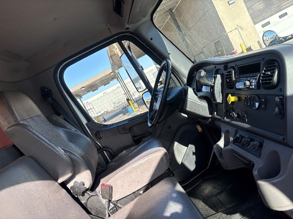 Medium Duty Box Truck-Light and Medium Duty Trucks-Freightliner-2019-M2-Phoenix-AZ-145,556\n\t\tmiles-$ 56,750 - Image 22