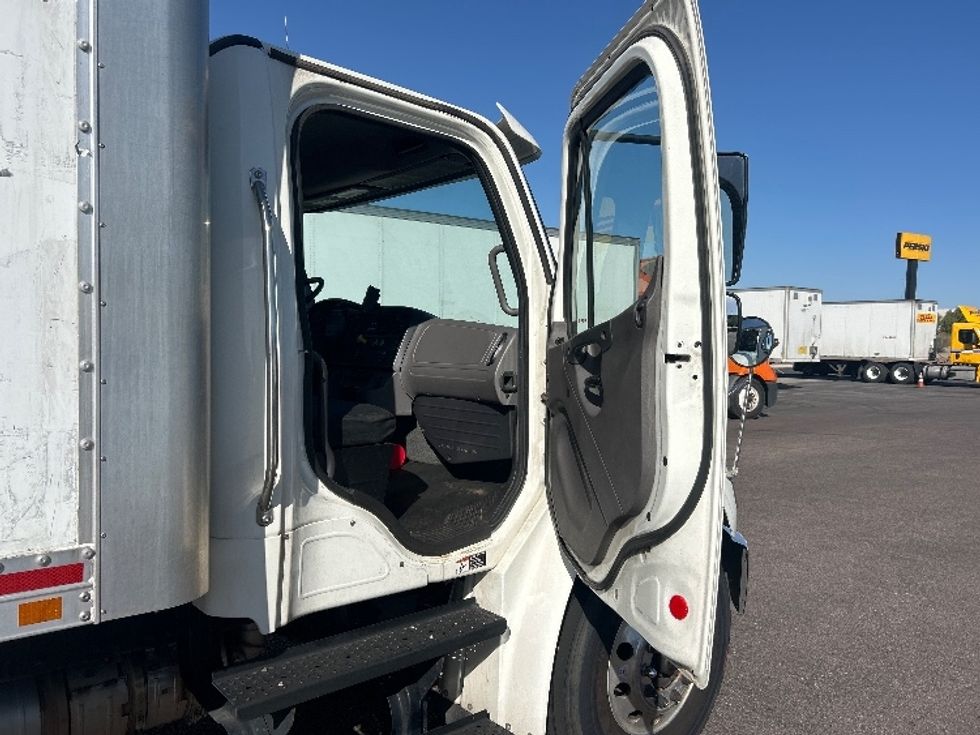 Medium Duty Box Truck-Light and Medium Duty Trucks-Freightliner-2019-M2-Phoenix-AZ-148,519\n\t\tmiles-$ 52,750 - Image 19