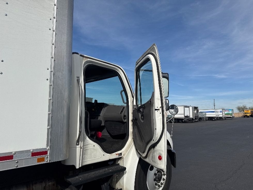 Medium Duty Box Truck-Light and Medium Duty Trucks-Freightliner-2019-M2-Phoenix-AZ-151,086\n\t\tmiles-$ 49,500 - Image 19