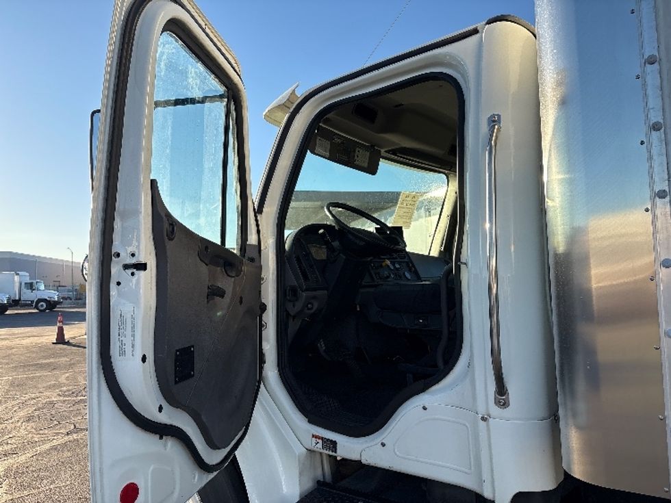 Medium Duty Box Truck-Light and Medium Duty Trucks-Freightliner-2019-M2-Phoenix-AZ-154,425\n\t\tmiles-$ 52,000 - Image 16