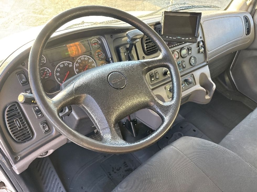 Medium Duty Box Truck-Light and Medium Duty Trucks-Freightliner-2019-M2-Phoenix-AZ-154,425\n\t\tmiles-$ 52,000 - Image 17