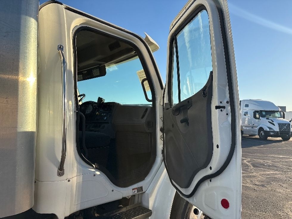 Medium Duty Box Truck-Light and Medium Duty Trucks-Freightliner-2019-M2-Phoenix-AZ-154,425\n\t\tmiles-$ 52,000 - Image 20